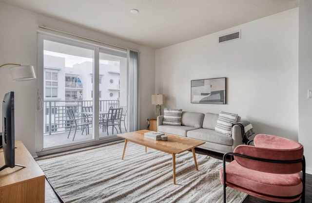 Hip Fort Lauderdale 2BR w/ Gym, Grill Area & Pool, by Blueground