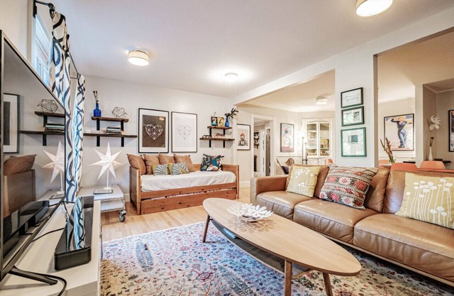 Moderno y lujoso retiro de jardín para familias, amantes de la comida y aventureros