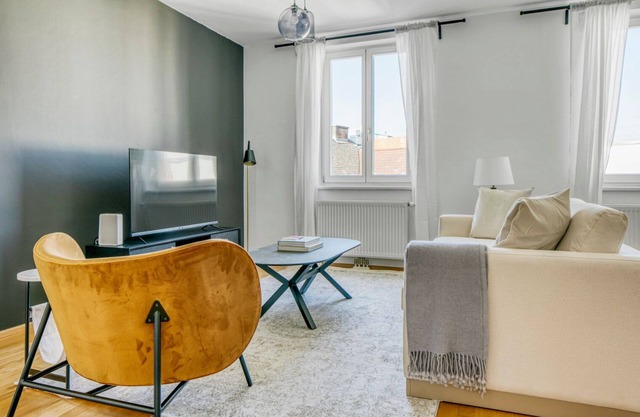 Hip Margareten 2BR w/ Elevator near Matzleinsdorferplatz, by Blueground