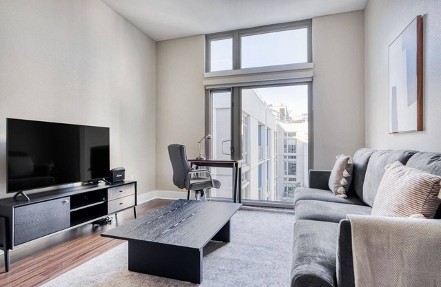 Hip Mission Bay 1BR w/ Gym & Pool, walk to Caltrain & Muni, by Blueground