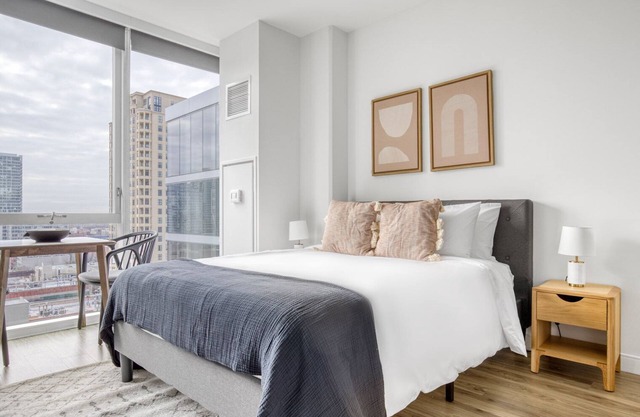 Hip South Loop Studio w/ Lounge, Pool & Gym nr Grant Park, by Blueground