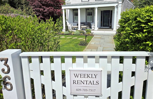 HISTORIC 3 BED 4 BATH WEST END HOME, PETS, PARKING, LG YARD, WATER VIEWS