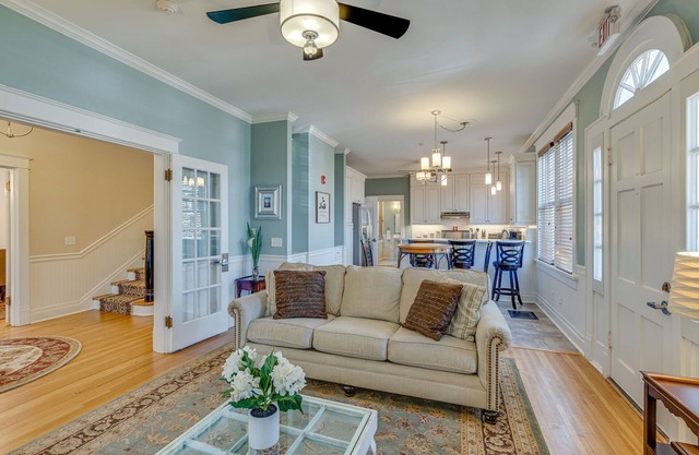 Historic 4-Bedroom Manor | Walk to Music Row & Vanderbilt | Family Retreat