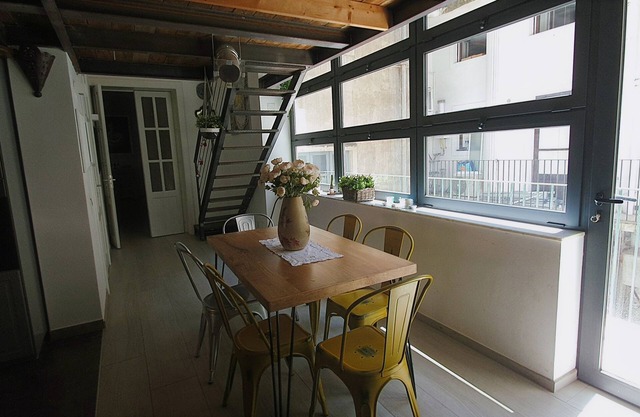 Historic apartment with wide exposure of paintings 5 minutes from the city center