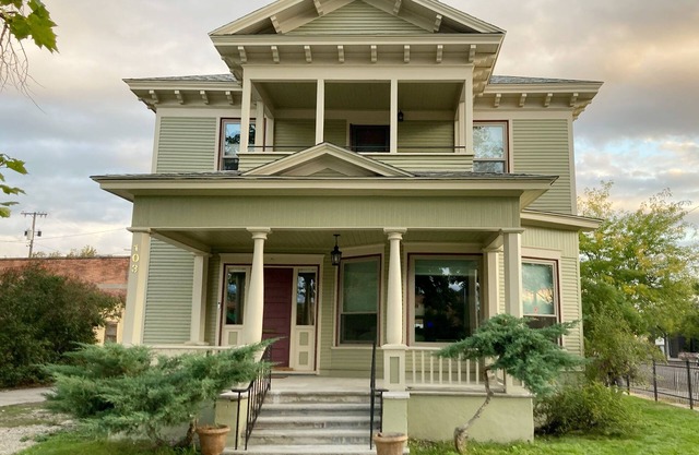 Historic Beacom Residence — Steps to Downtown, River and U of M.
