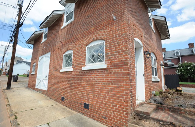 Historic Carriage House in Walkable Downtown Winston-Salem