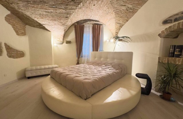 Historic charm in the heart of Bergamo - romantic stay among the vaults of the 15th century