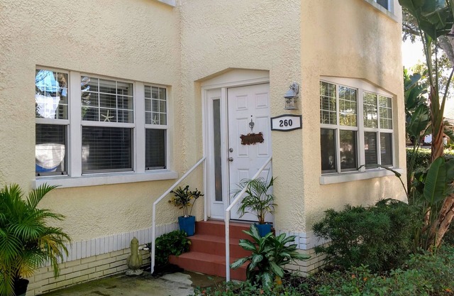 Historic Old Northeast Poinciana townhome. Beautifully updated, unfurnished!