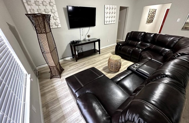 Hobby Airport/Downtown/Nasa - 3 Beds, 2 Baths