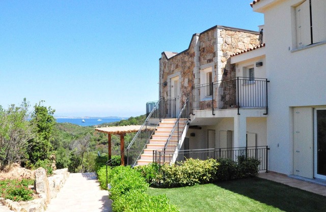 Elegante Casa en Baja Sardinia con Piscina