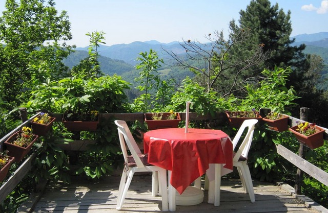 Casa de vacaciones en Saint Germain de Calberte con jardín