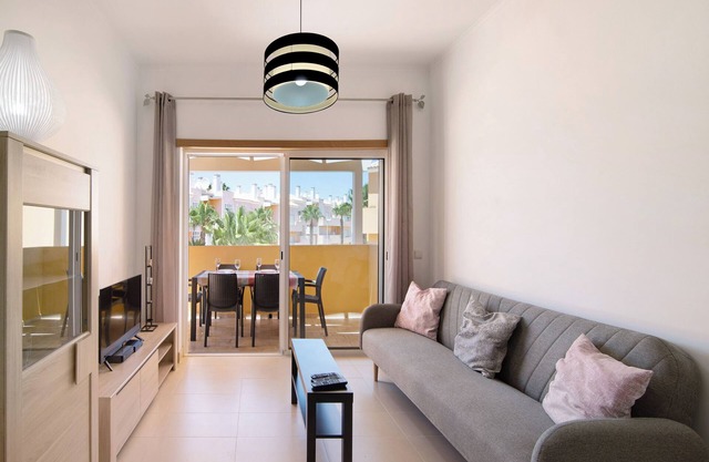 Apartamento vacacional "Royal Cabanas Golf 89" con vistas al mar, piscina compartida y terraza