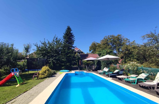 Apartamento vacacional con piscina exterior y aire acondicionado