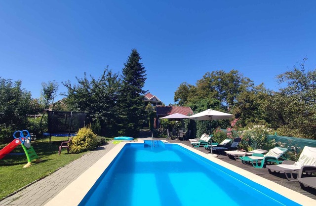 Apartamento vacacional con piscina exterior y aire acondicionado
