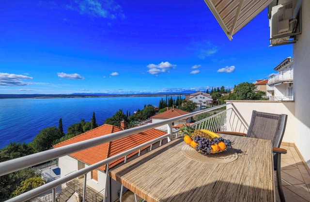 Apartamento vacacional 100m de la playa con vistas al mar