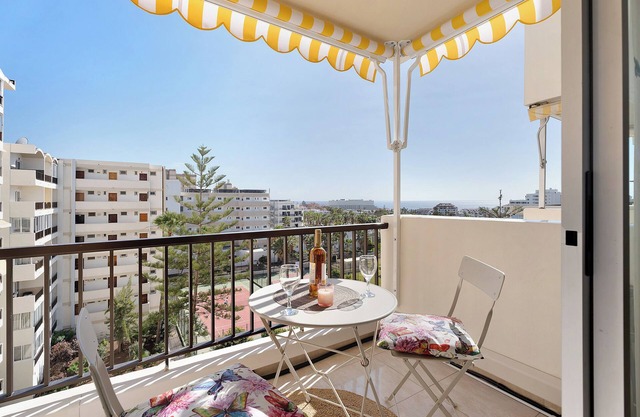 Apartamento vacacional "Apto Svezda El Dorado" con vistas al mar, piscina climatizada compartida