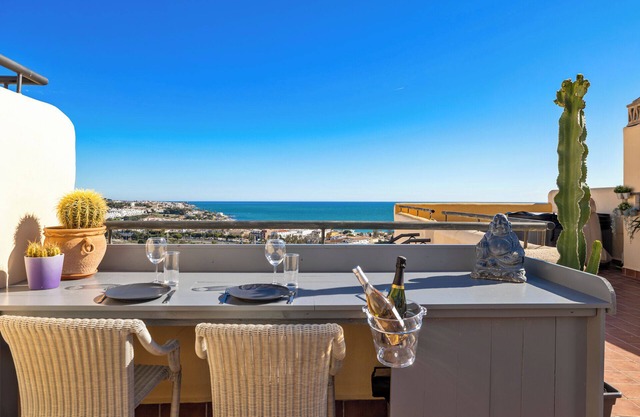 Apartamento 'Casa Rosado' con vistas al mar, piscina y Wi-Fi