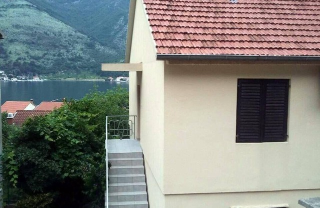 Apartamento de vacaciones Dobrota para 1 - 3 personas con 1 dormitorio - Casa pareada