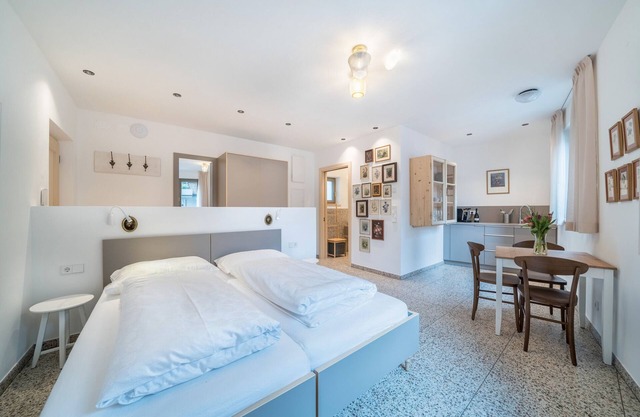 Apartamento vacacional "Domus Faber 4a" con vistas a la montaña, terraza compartida y Wi-Fi