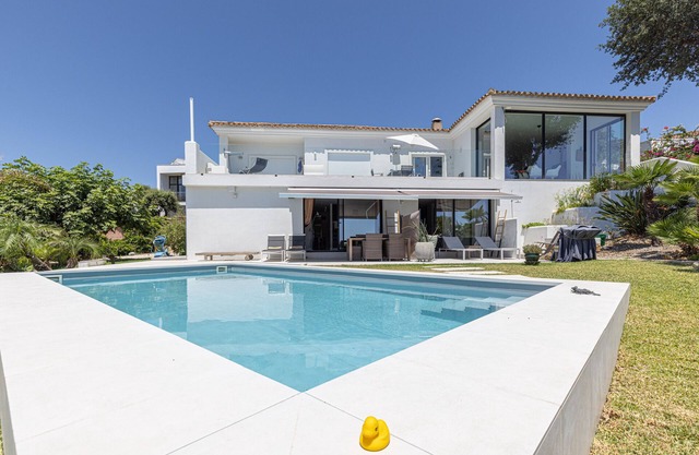Apartamento vacacional 'Casa Domino 2' con vistas al mar, piscina compartida y Wi-Fi