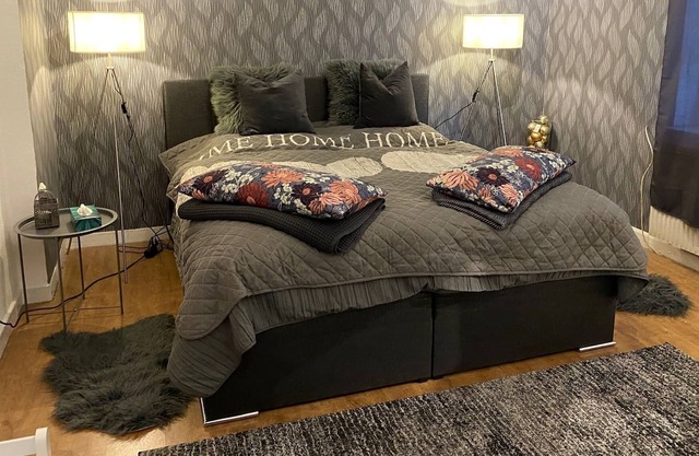 Holiday Apartment 'In Zentr Und Ruh Lage' with Balcony & Wi-Fi