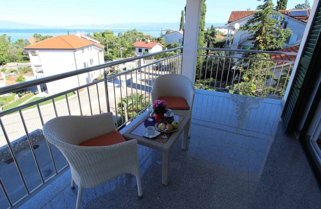 Apartamento vacacional con 2 balcones y vista al mar