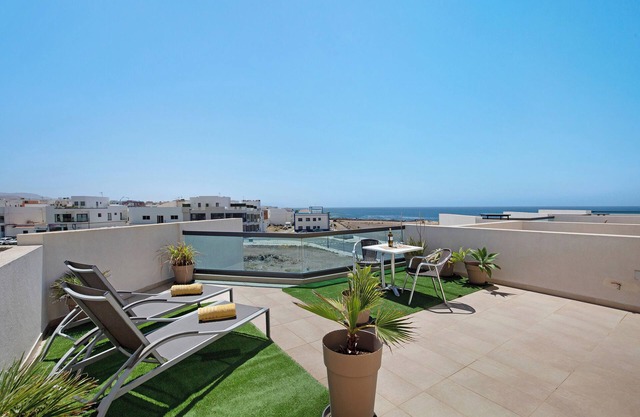 Apartamento de vacaciones "Nautilus Sea View" cerca de la playa con piscina y Wi-Fi