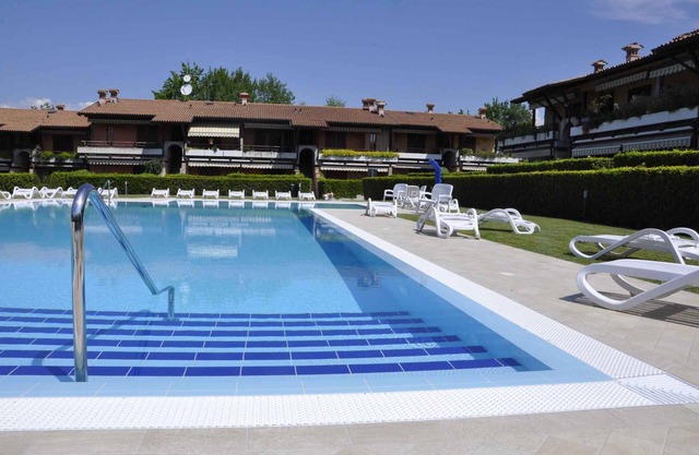 Apartamento vacacional cerca del centro con piscina, aire acondicionado, parking