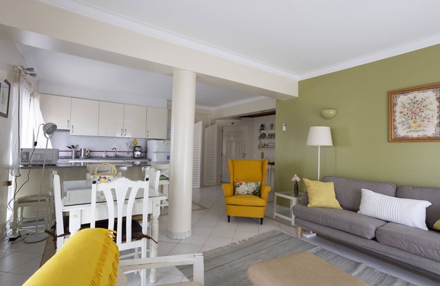 Apartamento vacacional "Tyler" con Wi-Fi, jardín, terrazas y piscina compartida