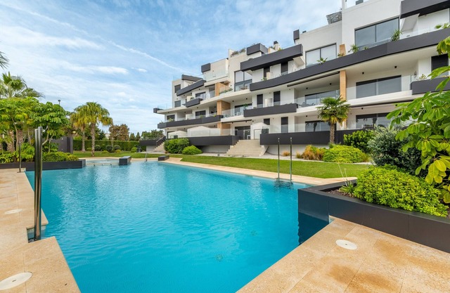 Apartamento vacacional "Verano" con piscina climatizada, 5 terrazas privadas y Wi-Fi
