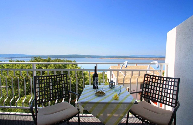 Apartamento vacacional con balcón y vista al mar
