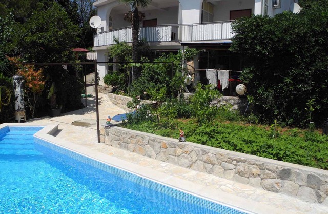 Apartamento vacacional con piscina al aire libre a sólo 30 metros de la playa