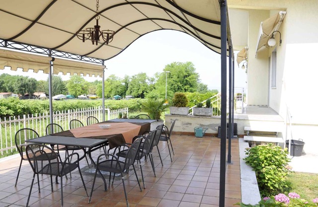 Apartamento vacacional con jardín privado en una ubicación conveniente al lago
