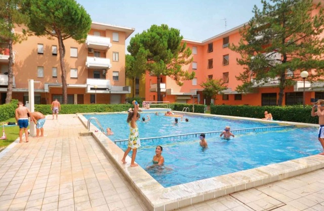 Apartamento vacacional con piscina