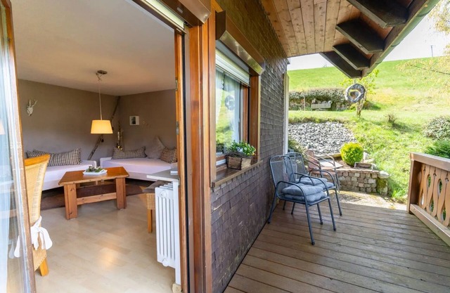 Apartamento vacacional 'Wohnung Winterberg' con vistas a la montaña, terraza privada y Wi-Fi