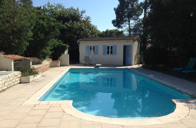 Casa de vacaciones 'Jardin Arboré, Belle Maison Piscine' con piscina privada, terraza y Wi-Fi