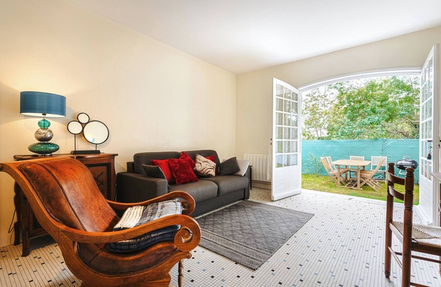 Casa de vacaciones 'Longère Proche Plage Et Forêt 2' con terraza compartida, jardín y Wi-Fi