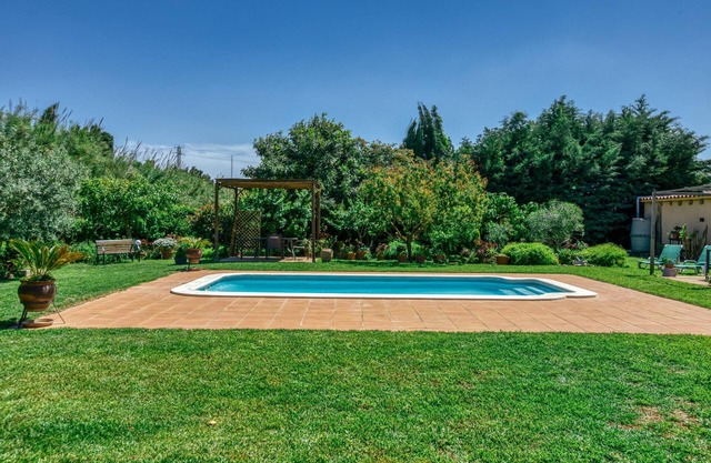 Casa de vacaciones 'Castell del Montgrí' con vistas a la montaña, piscina y Wi-Fi