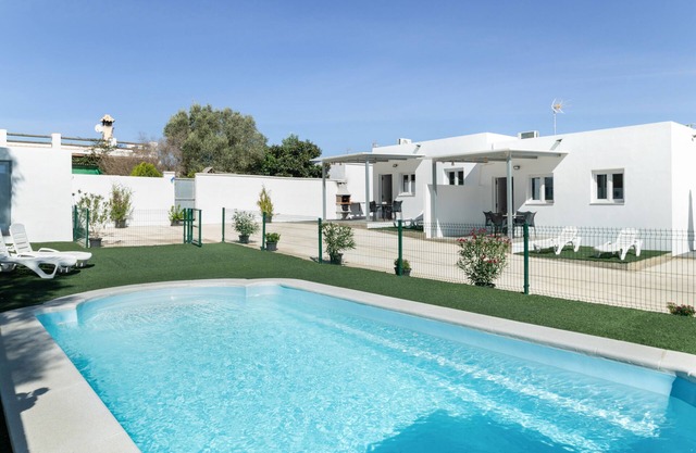 Casa de vacaciones 'La Esencia Del Sur A' con piscina compartida, Wi-Fi y aire acondicionado