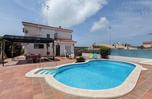 Casa de vacaciones 'Villa Lilia' con vistas al mar, piscina privada y Wi-Fi