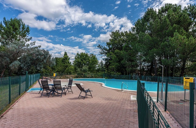 Casa de vacaciones 'Maison Océlandes' con piscina compartida, terraza privada y Wi-Fi