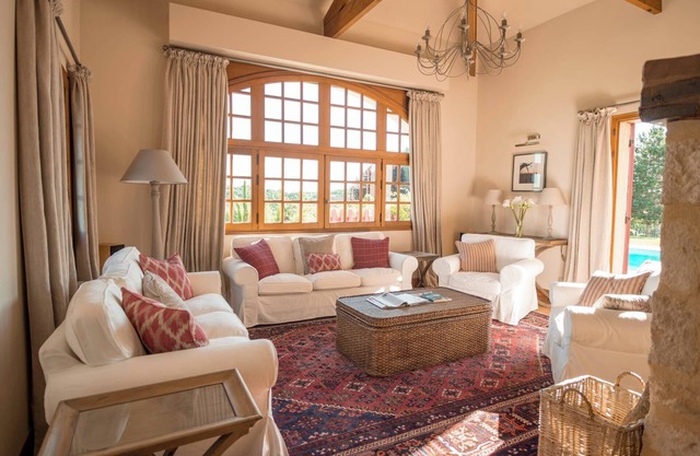 Casa de vacaciones La Maison con piscina climatizada, jardín y Wi-Fi