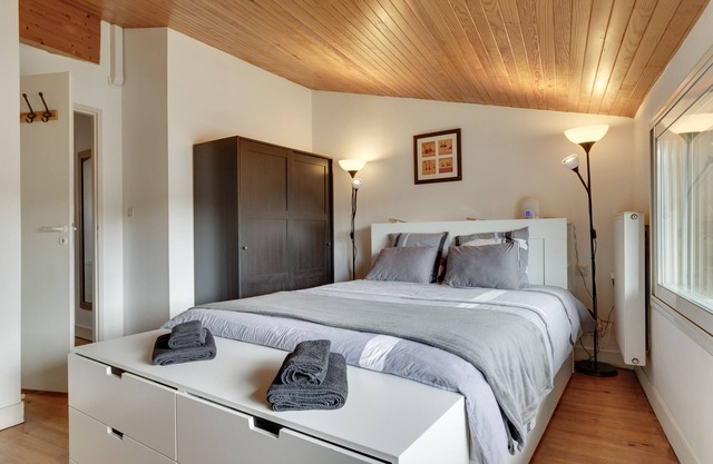 Casa de vacaciones 'A Bordeaux, Climatisée Avec Billard' con terraza privada y aire acondicionado