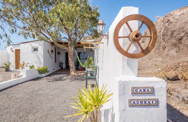 Casa de vacaciones "Adonai" con vistas a la montaña, Wi-Fi, terraza y jardín