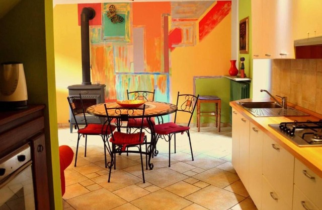Casa de vacaciones "Agriturismo Casa de Colores Giallo" con jardín compartido y Wi-Fi