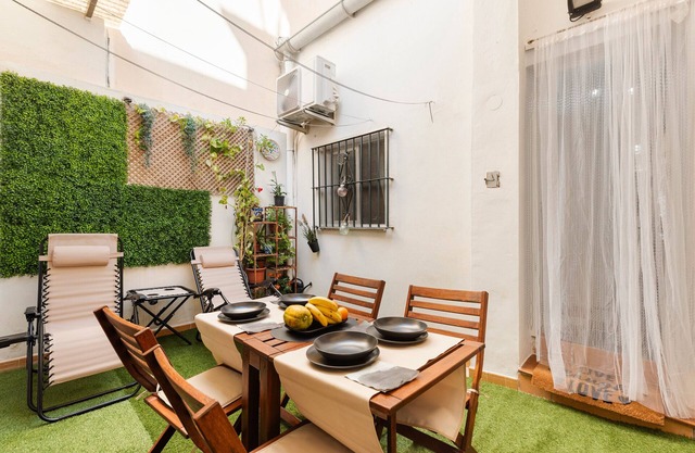 Casa de vacaciones 'Altamira 6' con terraza privada, Wi-Fi y aire acondicionado