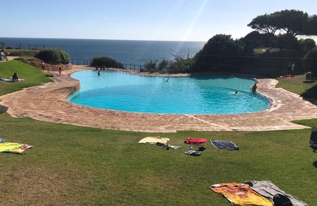 Casa de vacaciones "Alvor Prainha Beach House" con piscina, Wi-Fi, terraza y jardín