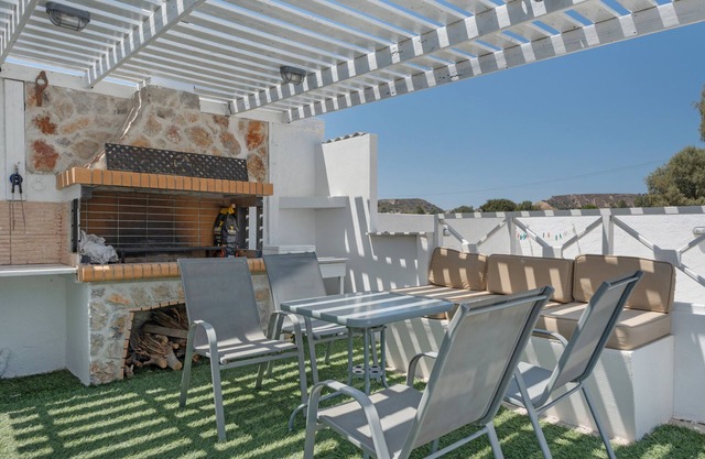 Casa de vacaciones 'Annasofos' con vistas al mar, Wi-Fi y aire acondicionado