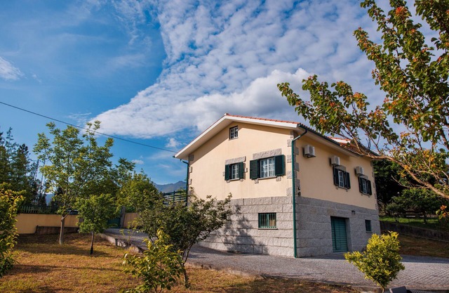 Casa de vacaciones 'Belavista' con vistas al lago, Wi-Fi y aire acondicionado