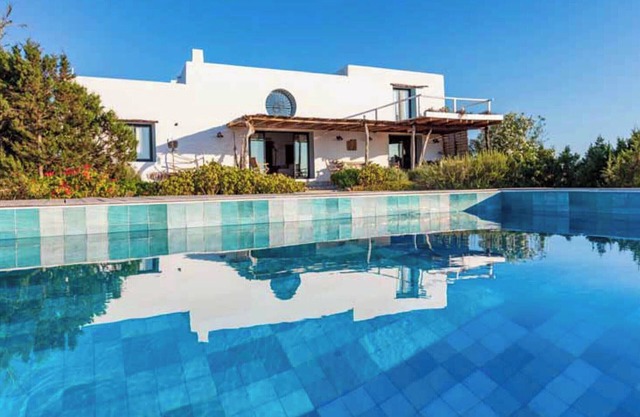 Casa de vacaciones 'Can Piedrópolis' con vistas al mar, piscina privada y Wi-Fi
